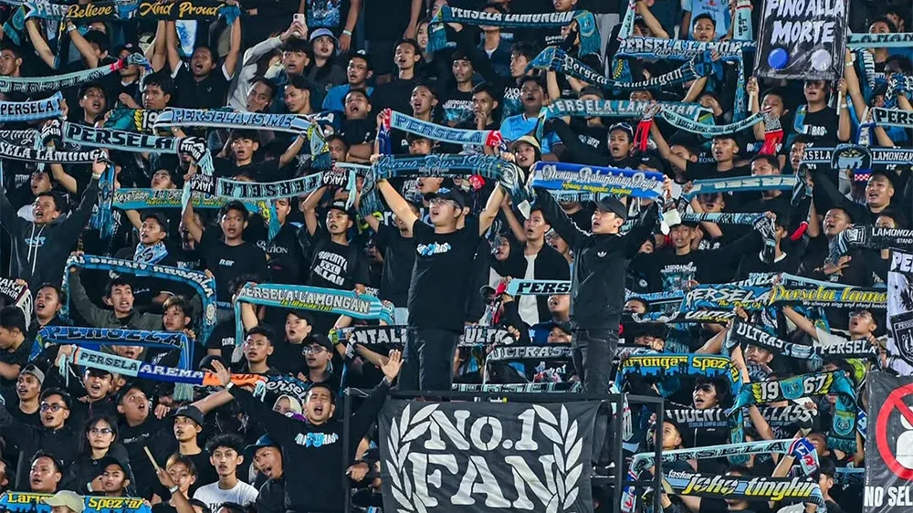 Suporter Persela di Stadion Surajaya/Foto: Ileague