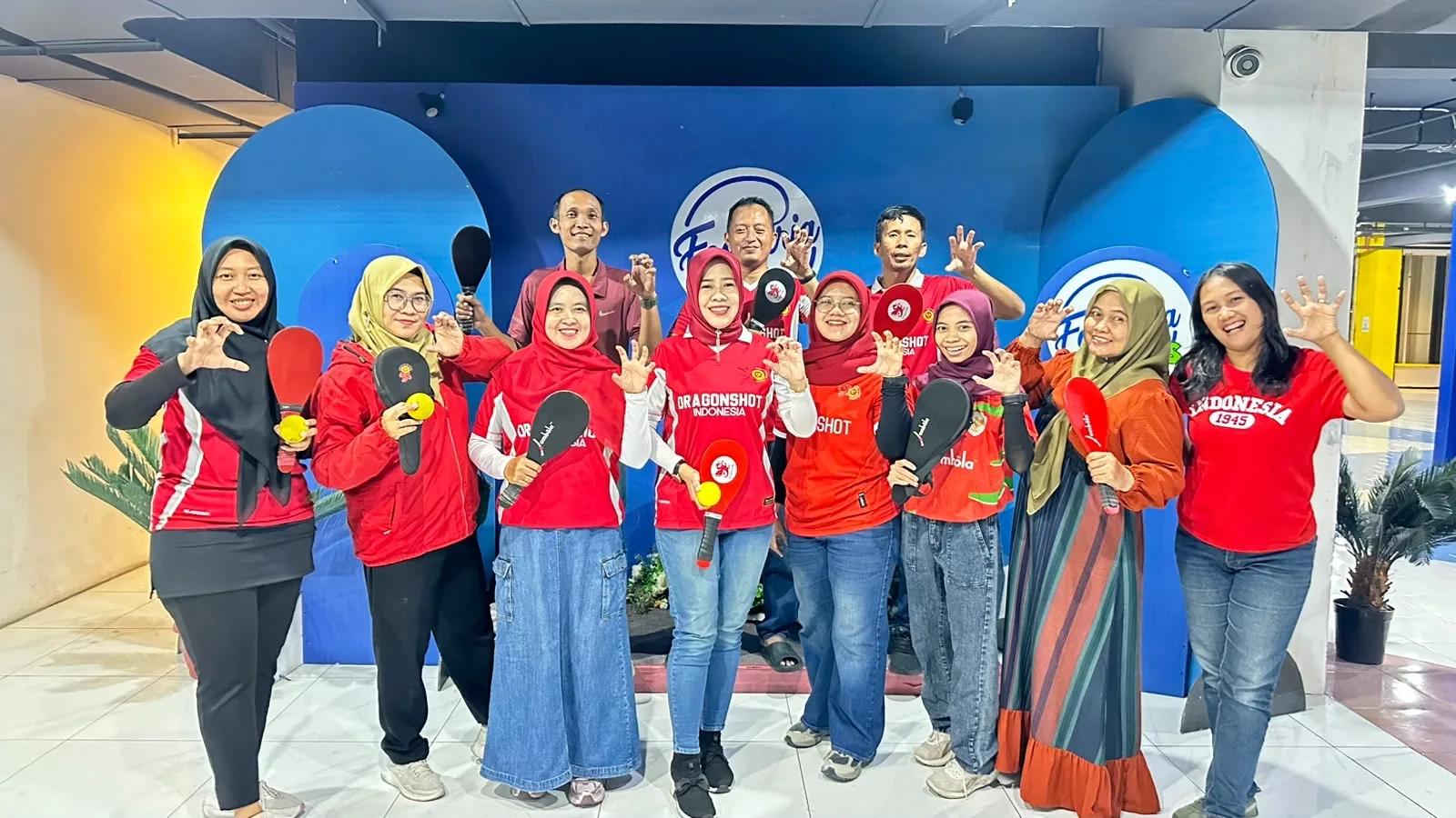 Rafika Hardhiansari Bersama pengurus dragonshot Jatim / dokumentasi : Rafika Hardhiansari