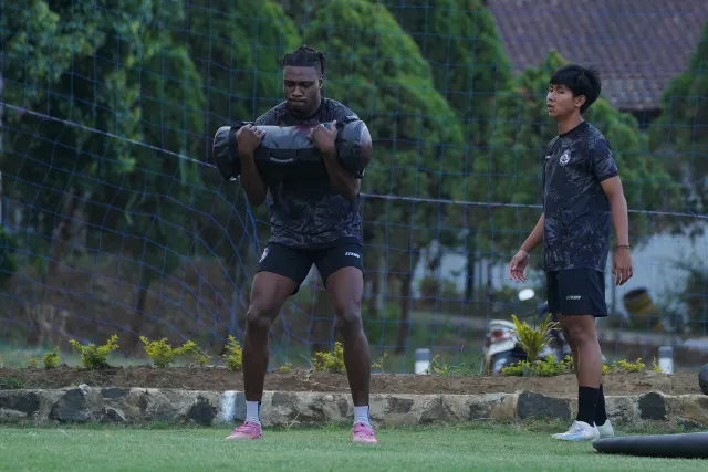Striker Baru Arema FC Samuel Otusanya Langsung Latihan Bersama Tim
