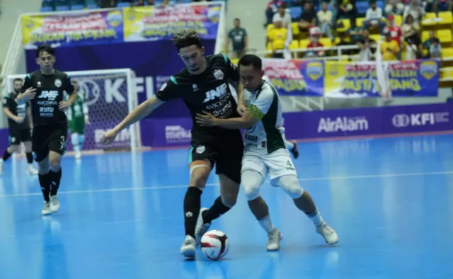 Drama Kartu Merah di GOR POPKI, Bintang Timur Surabaya Sikat Cosmo JNE 3-1