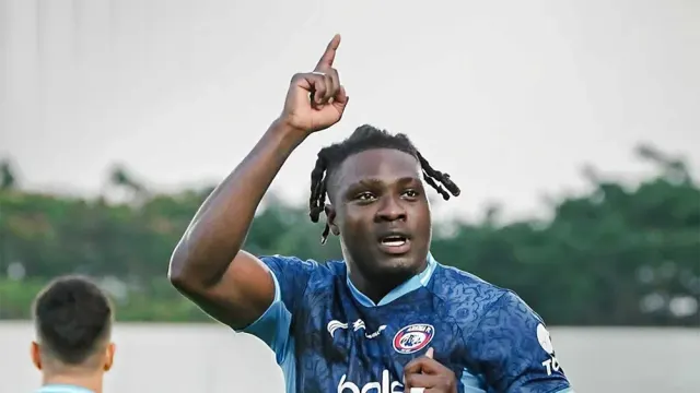Cetak Gol di Kanjuruhan, Samuel Otusanya Gemuruhkan Stadion dan Bawa Arema Bangkit