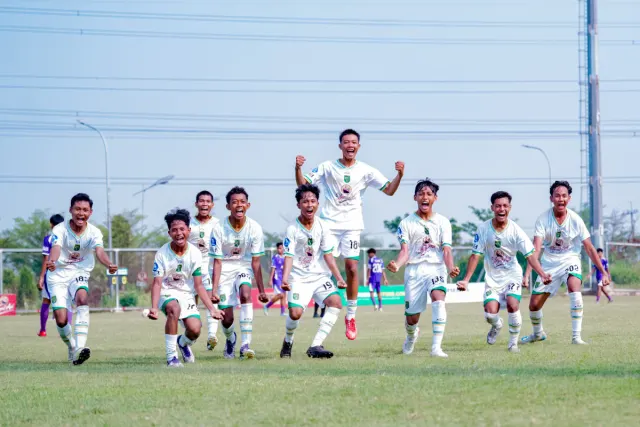 Roket Spektakuler Dean Maulana Bawa Persebaya U-16 Bungkam Persik Kediri di GBT