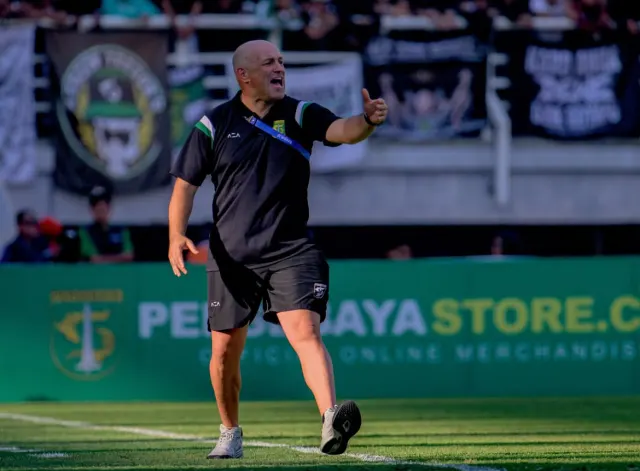 Bernardo Tavares Frustrasi Persebaya Gagal Menang, Soroti Dua Kesalahan yang Berujung Gol