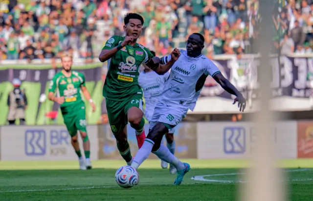 Pieter Huistra dan Melvyn Lorenzen Kecewa PSS Sleman Gagal Pertahankan Keunggulan atas Persebaya