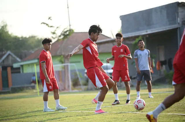 Leonard Tupamahu Waspadai Kualitas Kendal Tornado FC, Tegaskan Seluruh Pemain Lawan Harus Diantisipasi