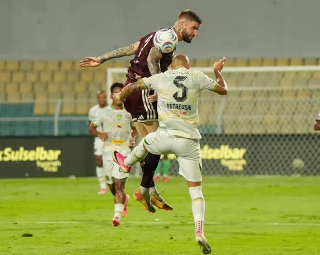 Gol Bunuh Diri Yuran Fernandes, Persebaya Tumbang di Markas PSM Makassar