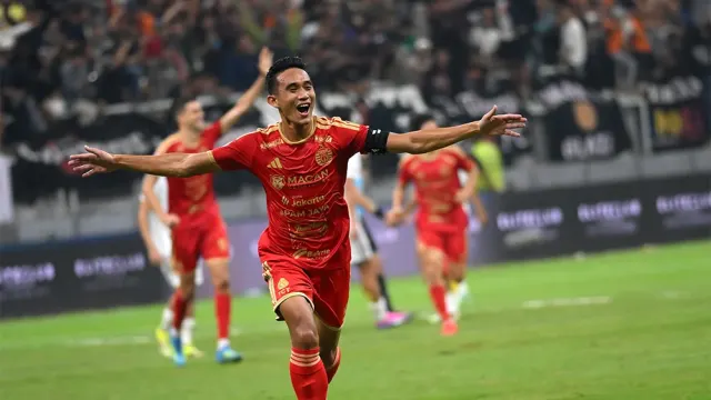 Persija Comeback Dramatis Bungkam Persik 2-1, Shin Tae-yong Kritik Keras Kondisi Lapangan JIS